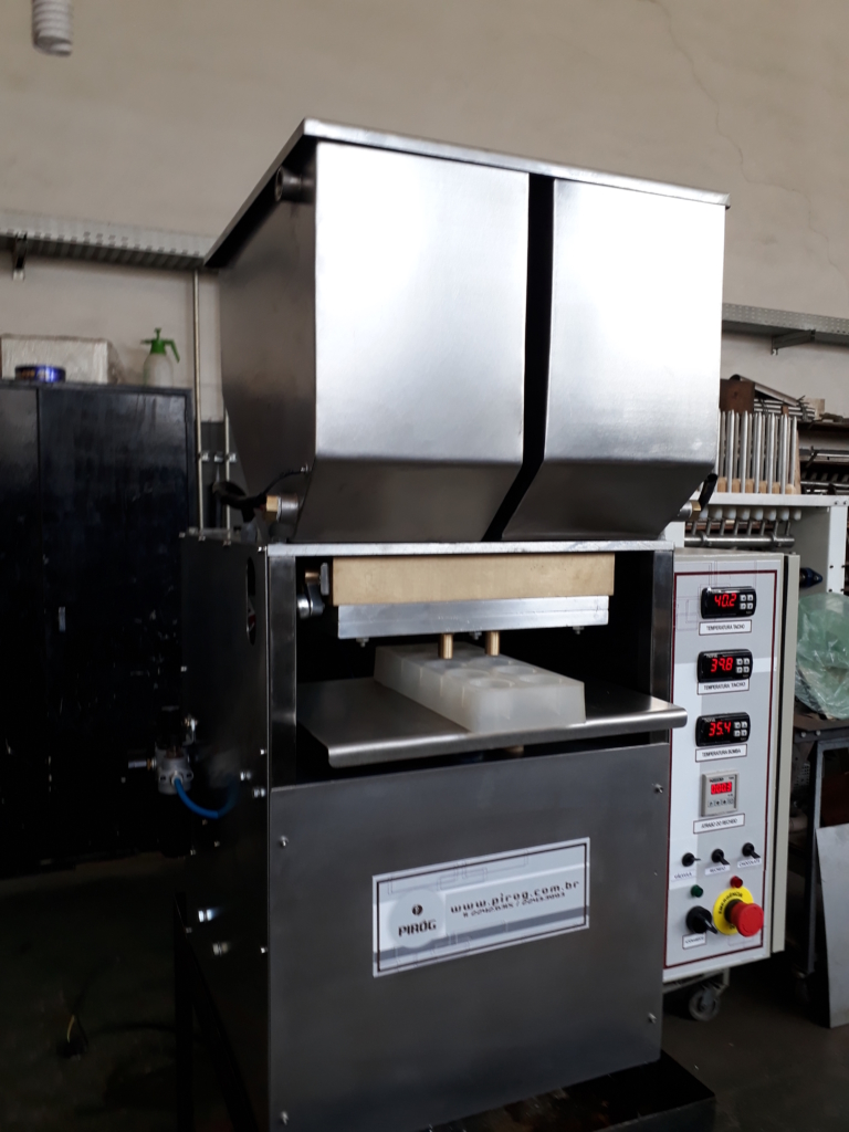 Máquina seminova de de trufas Equipam
