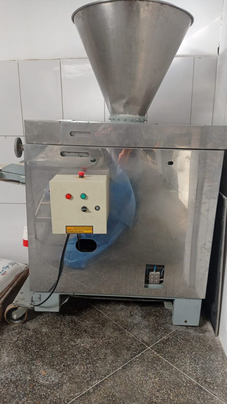 Máquina Industrial de Alimentação Contínua para Divisão de Massa de Pão de Forma, Pizza e Panetone.
