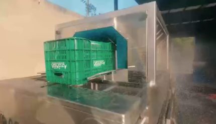 Apresentamos a Lavadora Contínua, a solução de higienização de caixas, assadeiras e formas mais eficiente do mercado. Com design inovador e tecnologia avançada, garante uma limpeza completa, economizando água e energia. A escolha ideal para otimizar processos industriais com máxima eficiência e sustentabilidade