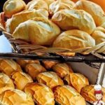 Produção de pão francês em escala industrial com equipamentos profissionais